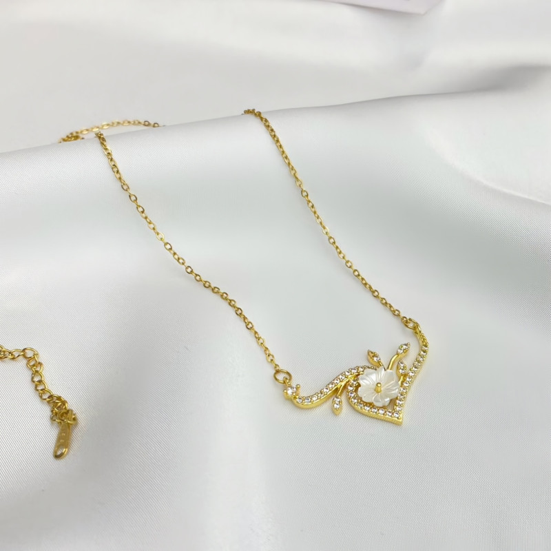 قلادة وردة ابيض ذهبي ستانلس ستيل