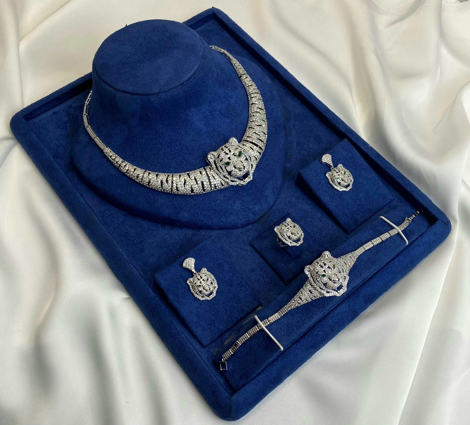 طقم زركون شكل نمر فضي فخم 4 قطع