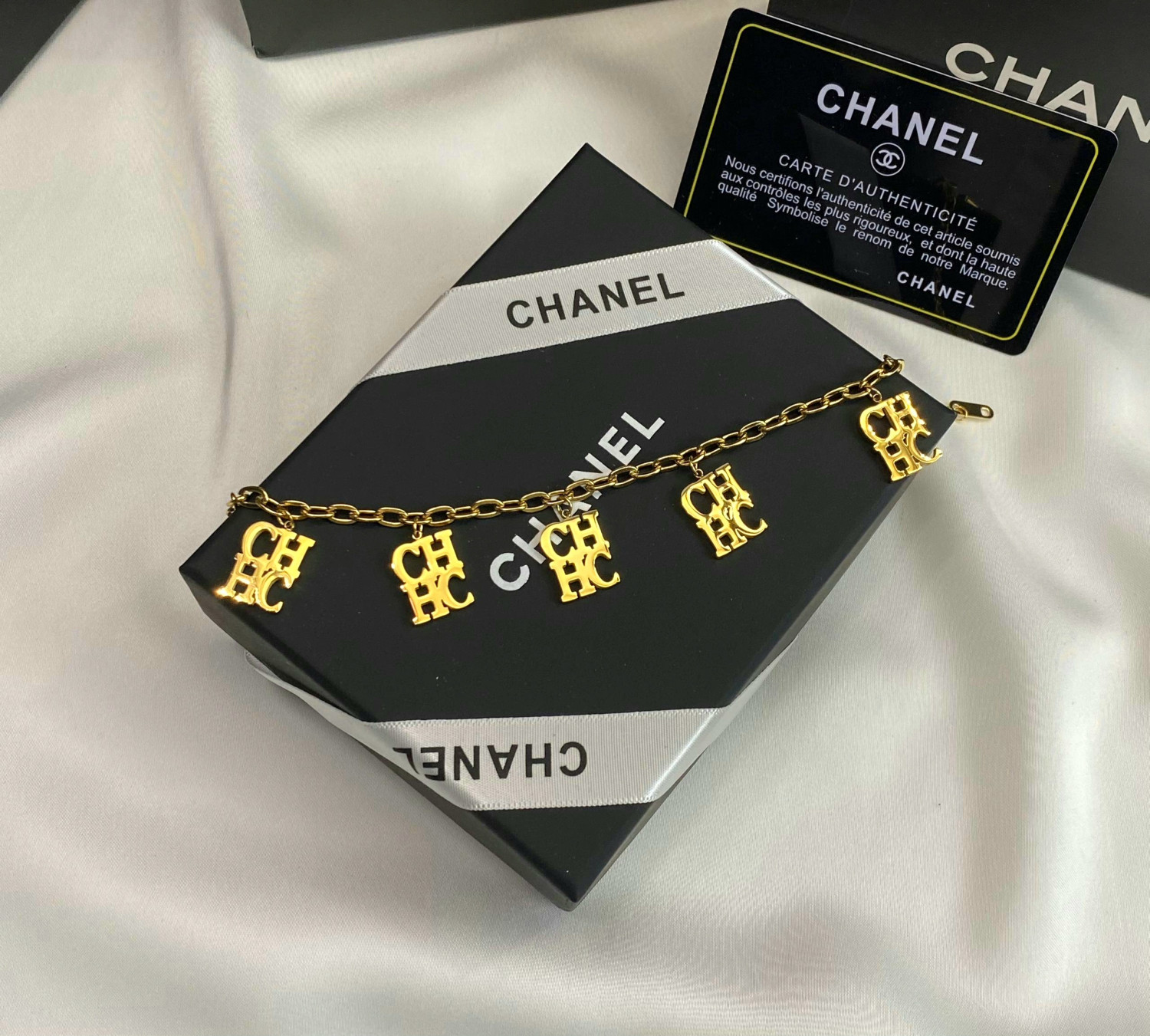 أسواره  انيقة من شانيل ستانليس استيل ذهبي