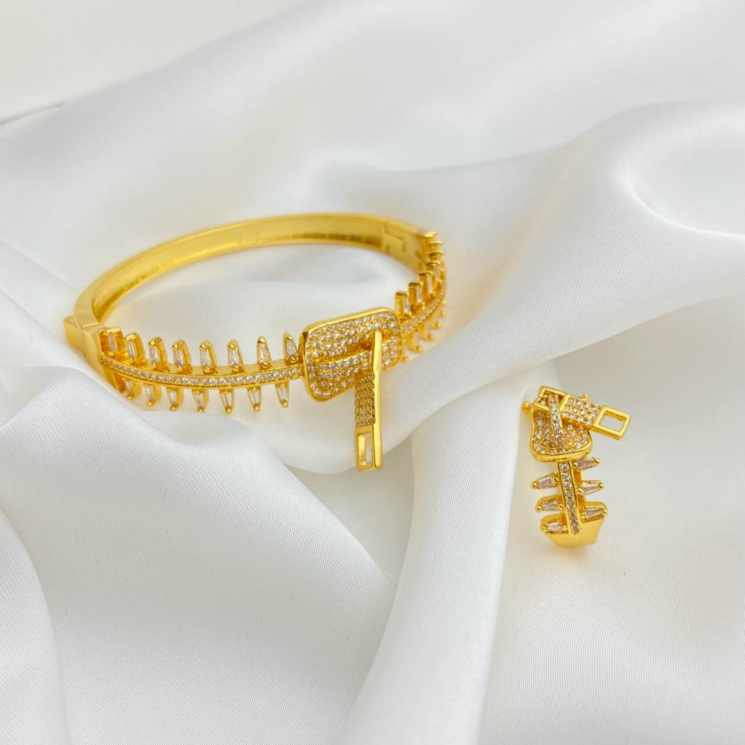 نص طقم سلسال مع خاتم  ( ذهبي  - فضي ) على شكل سحاب استانليس استيل