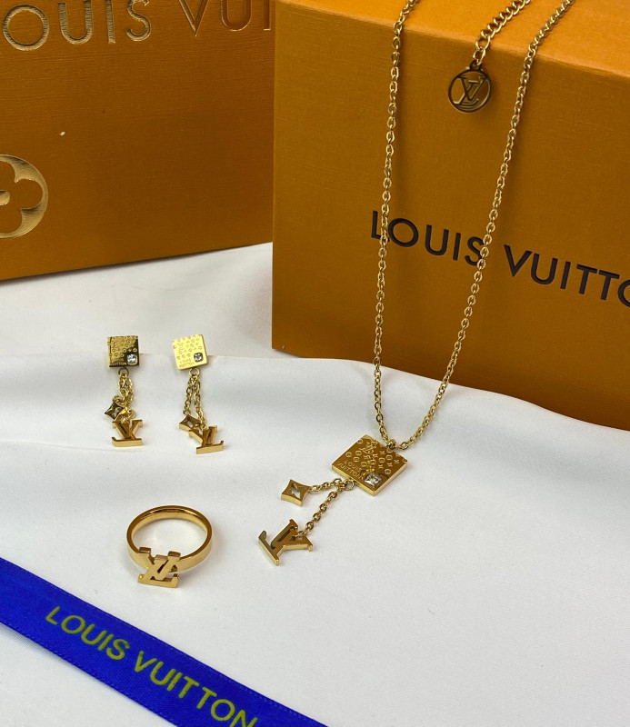 طقم سلسال وحلق لويس فيتون ( ذهبي )