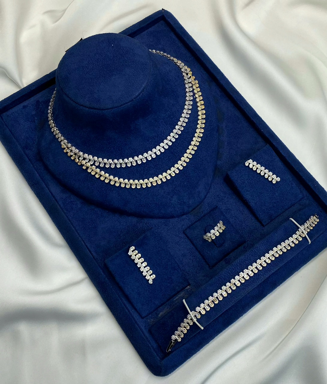 طقم زركون فضي فخم  4 قطع